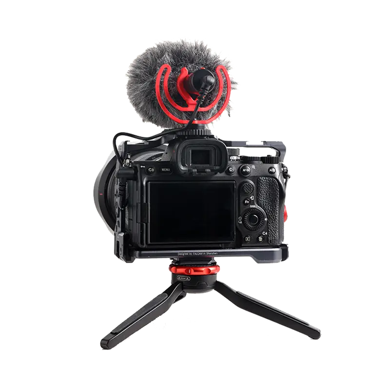 BOYA BY-MM1 on DSLR camera rig setup