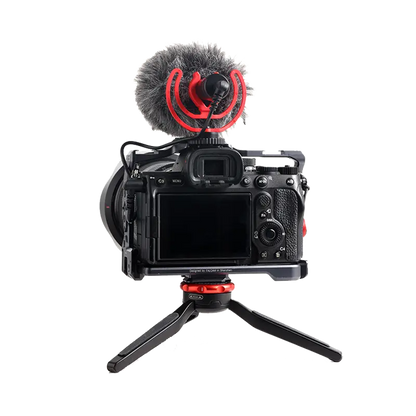 BOYA BY-MM1 on DSLR camera rig setup